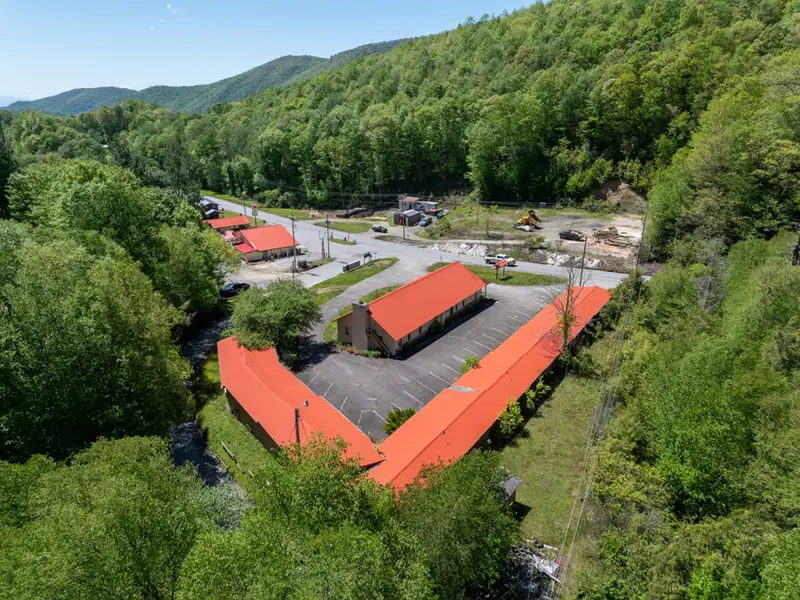 Investment Opportunity: 15-unit Motel in Blue Ridge Mountains Near Gatlinburg and Pigeon Forge