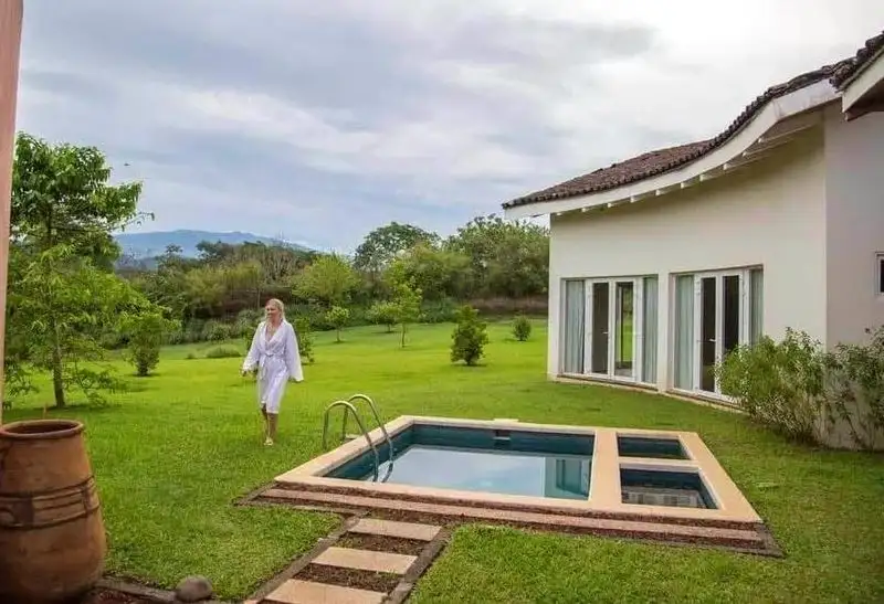 Asclepios Hotel: Profitable 12-bedroom Investment in Tambor, Alajuela with Sustainable Features
