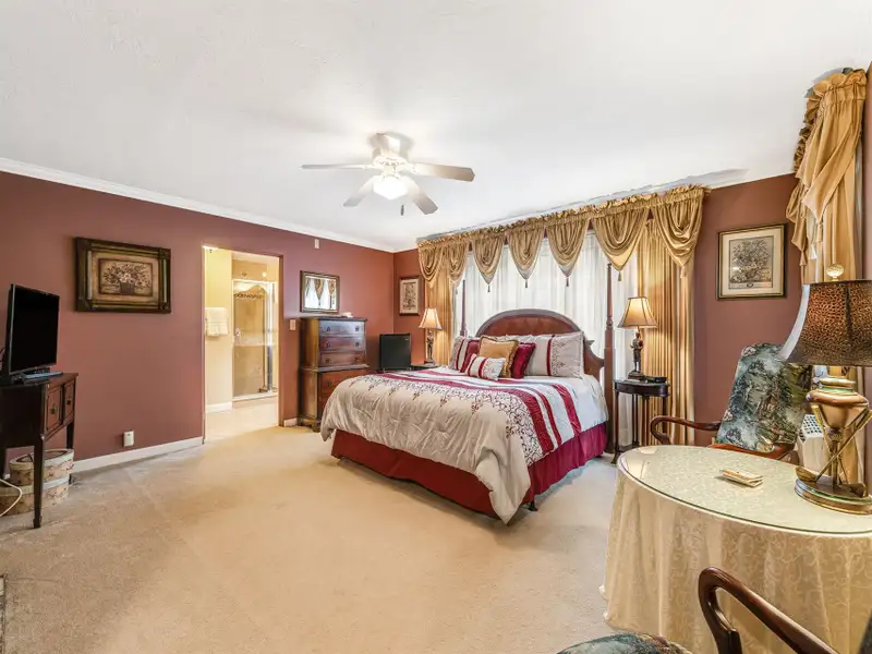 Ranch-style Estate Near Waynesville Inn, 5br/6.5ba, Ideal for Boutique Hospitality or Residence