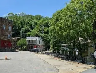 Commercially Zoned 15-suite Overnight Rental Property in Eureka Springs