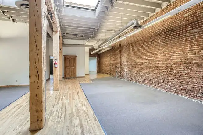 Historic Office/retail Building in Lodo, Denver - 11,012 Sq Ft with Leased Retail Space