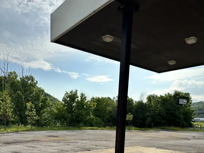 Commercial Restaurant with Rv Hookups and Additional Lot Near I-40 Exit 152