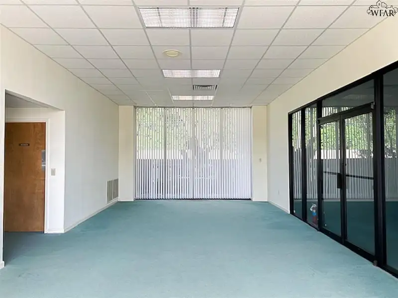 Commercial Lease Opportunity in Prime Location for Medical Professionals