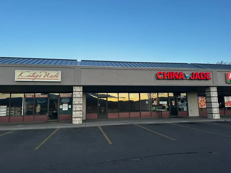 Retail Unit in Coronado Plaza Shopping Center with High Visibility and Accessibility
