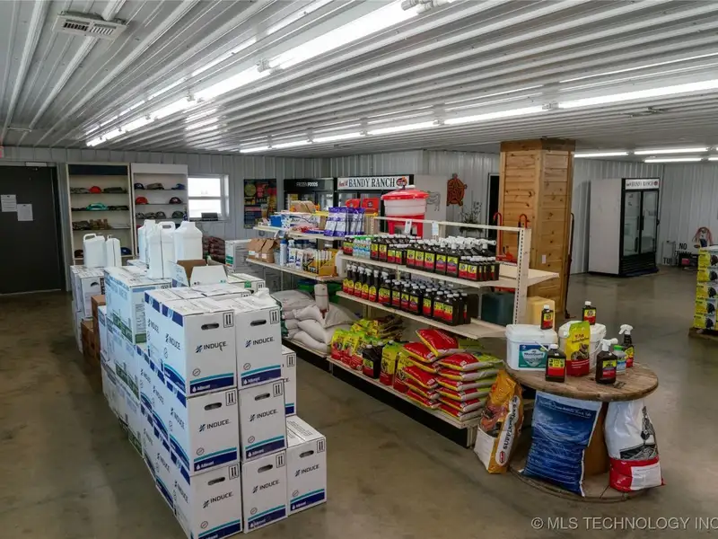 Turnkey Business Opportunity with 20-acre Site in High-traffic Location