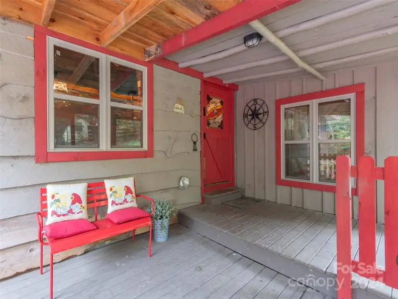 Charming Cottage and Barn on Expansive Mountain Retreat with Outdoor Amenities