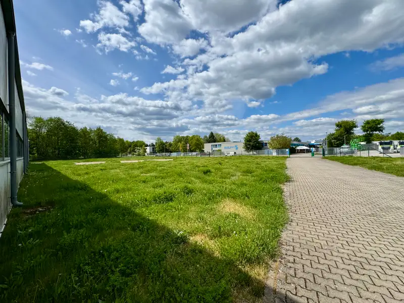 Versatile Commercial Property with Hall and Office Space in Luckenwalde's Industrial Estate