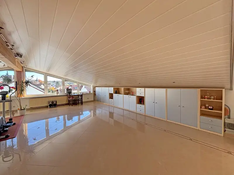 Modernized Detached House with Commercial Space in Family-friendly Location