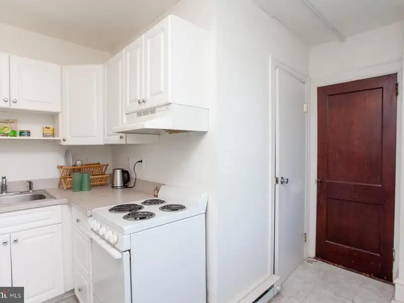 Multi-unit Building with Commercial Space and Two Residential Apartments in Established Location
