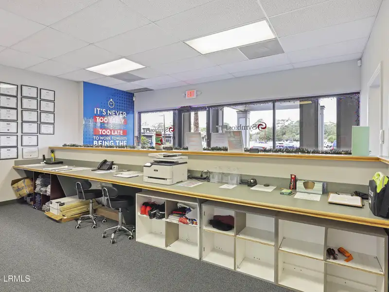 5,000 Sq Ft Retail Sublease in Port Royal Plaza, High Visibility Location
