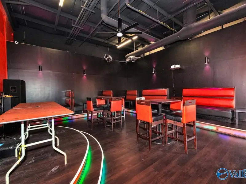 Commercial Property in Mid City Huntsville - Versatile Space with Kitchen and Offices