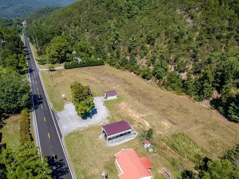 Versatile Commercial Property with Salon, Office Space, and Residential Potential Near Brandywine Lake