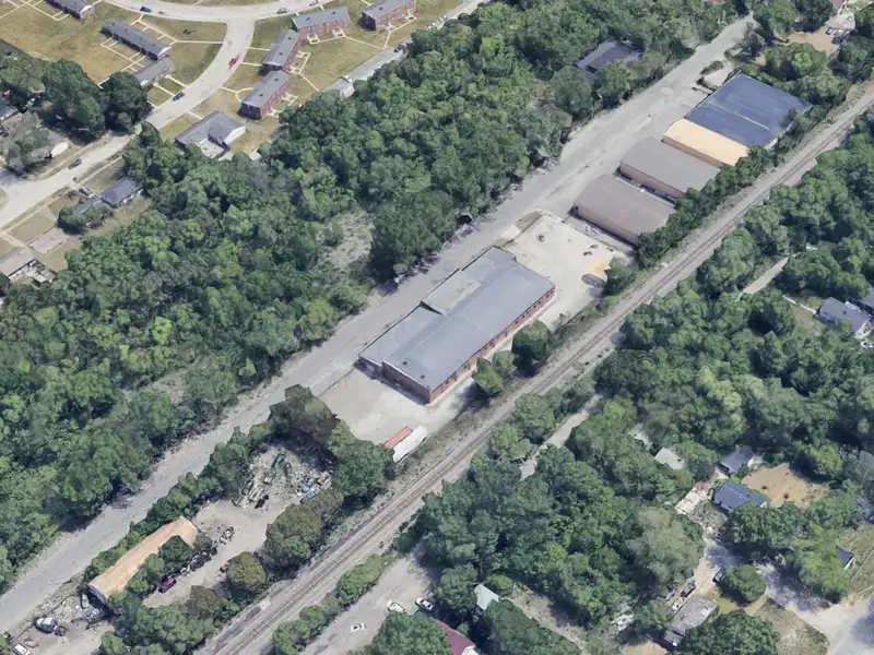 Industrial Space for Rent with Yard Access in Prime Location, 8000 Sf