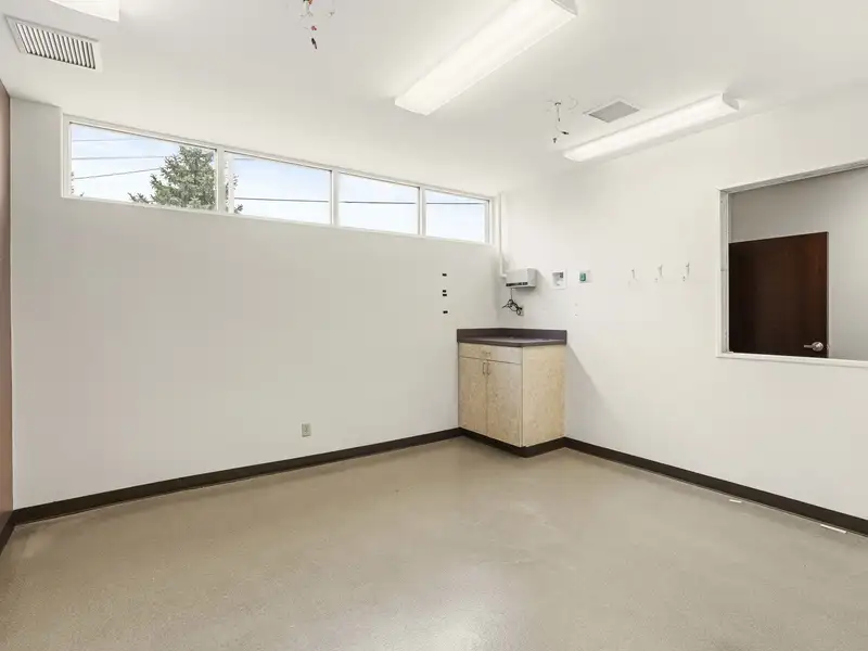 Multi-tenant Retail/office Space for Lease in Highland, in with Flexible Layout Options