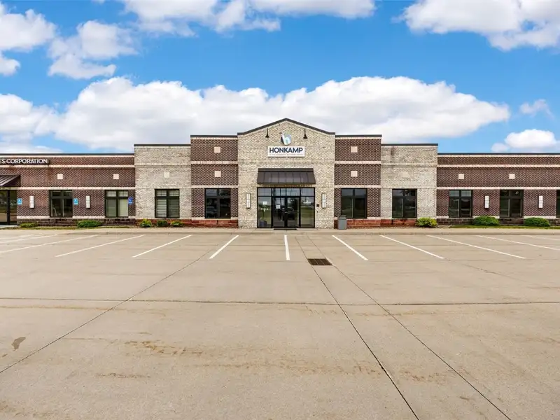 Versatile Office Building with Dual Tenant Configuration in Prime Location