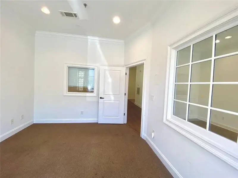 Street Level Office Space in Highland Grove Business Complex, Ideal for Professional Services