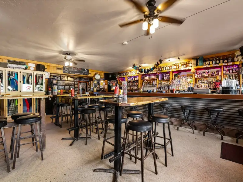 Historic Del's Bar & Grill: Profitable Lakeside Business in Somers, Mt with Liquor License