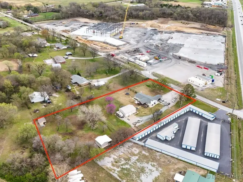 Commercial Property with House and Shops on 2 Acres in Coweta Near Casino