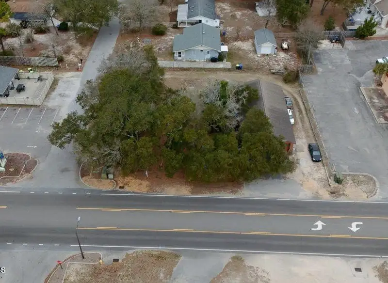 Prime Commercial Opportunity: 5 Lots in High-traffic Yaupon Beach, Oak Island