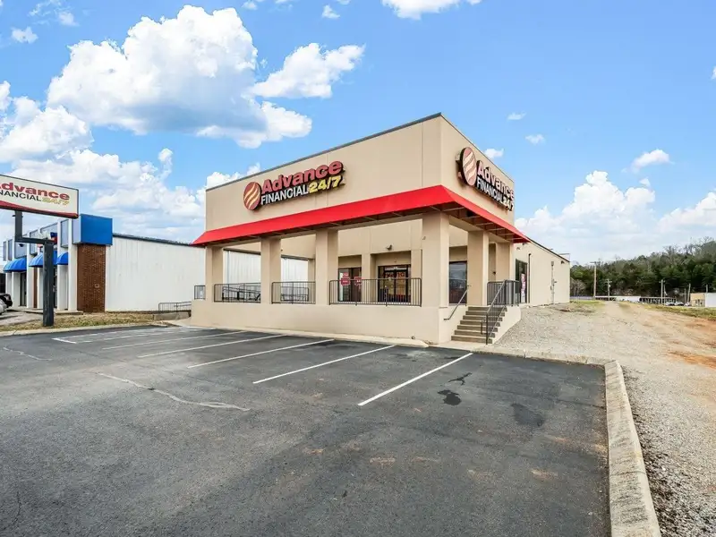Commercial Building in High Traffic Area Near I-40 Exit 287 - 3657 Sq Ft