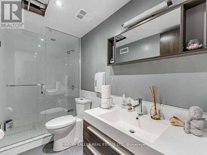 Custom Built Mixed-use Office/residential Property in Thornhill Village, 2013 Award Winner