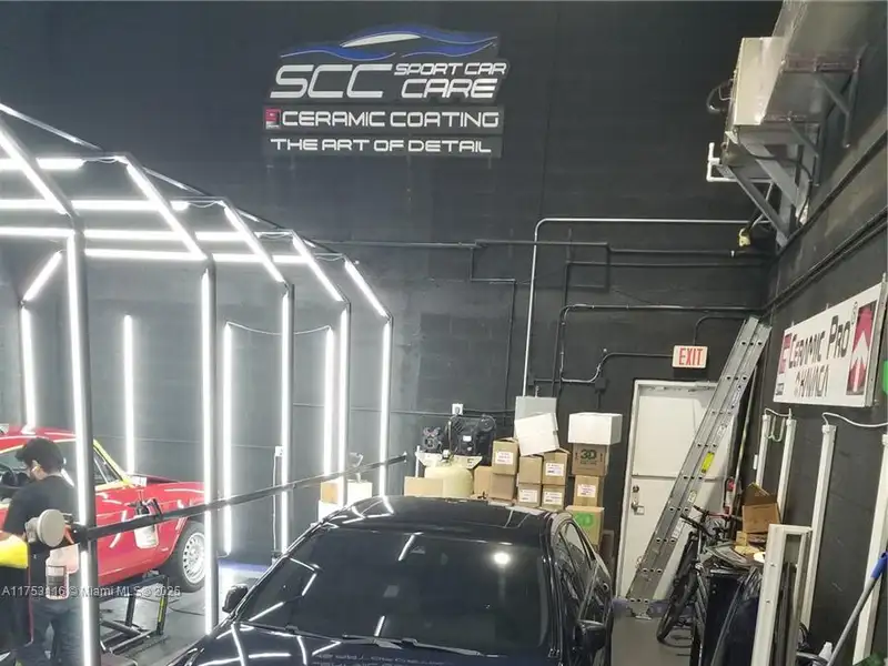Established Auto Detailing Business with Expansion Potential in High Traffic Location