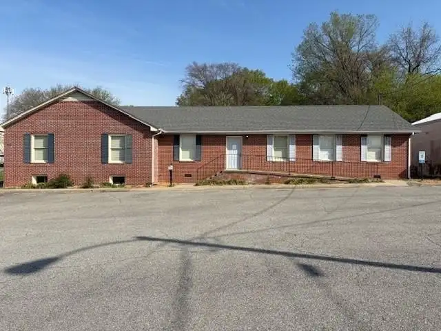 Versatile 2352 Sq. Ft. Brick Ranch Office Building in Virginia with Ample Parking