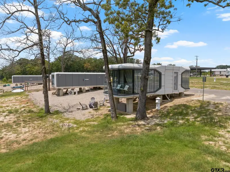 Turnkey Short-term Rental in Twin Lakes Resort, Mount Pleasant - Lakefront Access and Amenities
