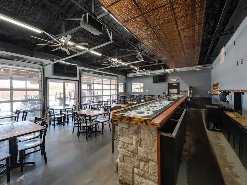 Prime Restaurant/bar on 1.24 Acres with Ample Parking and Outdoor Dining