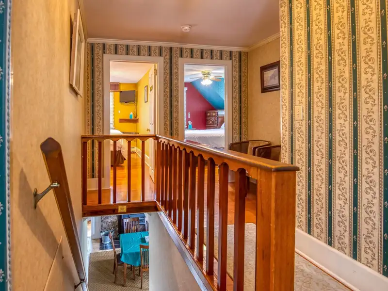 Fully Renovated Inn with 13 Guest Rooms on 5.52 Acres in White Mountains, Nh