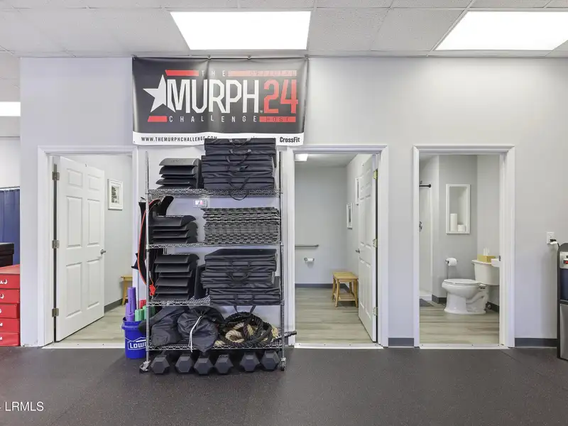 5,000 Sq Ft Retail Sublease in Port Royal Plaza, High Visibility Location