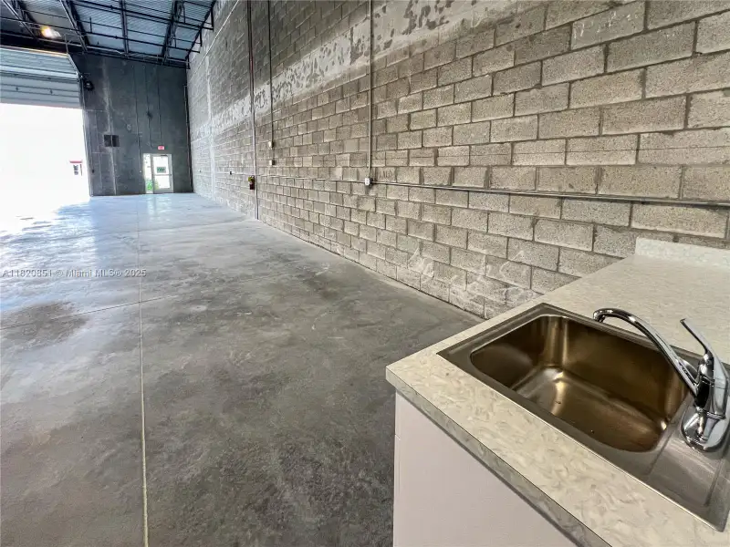 New 2,640 Sq. Ft. Warehouse in Homestead, Fl - Ideal for Storage and Business Operations