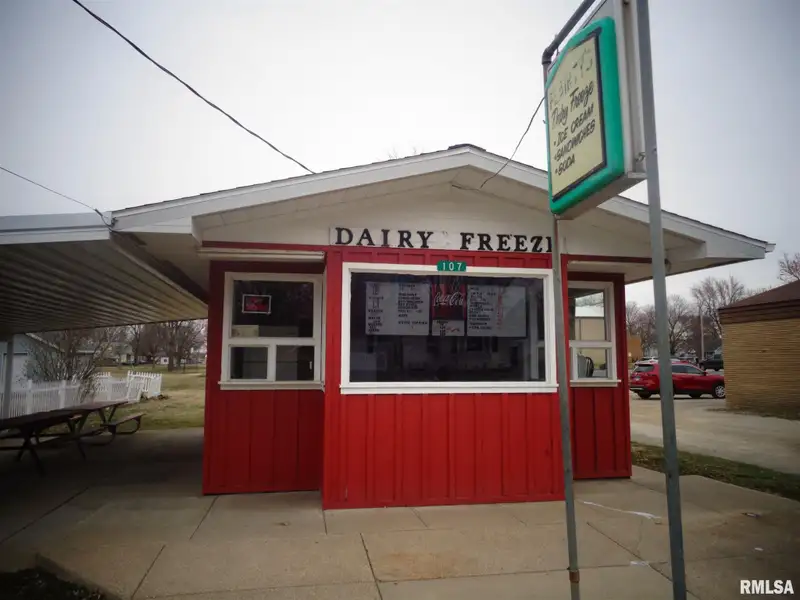 Established Eatery for Sale Near Pekin with Covered Patio and Equipment Included