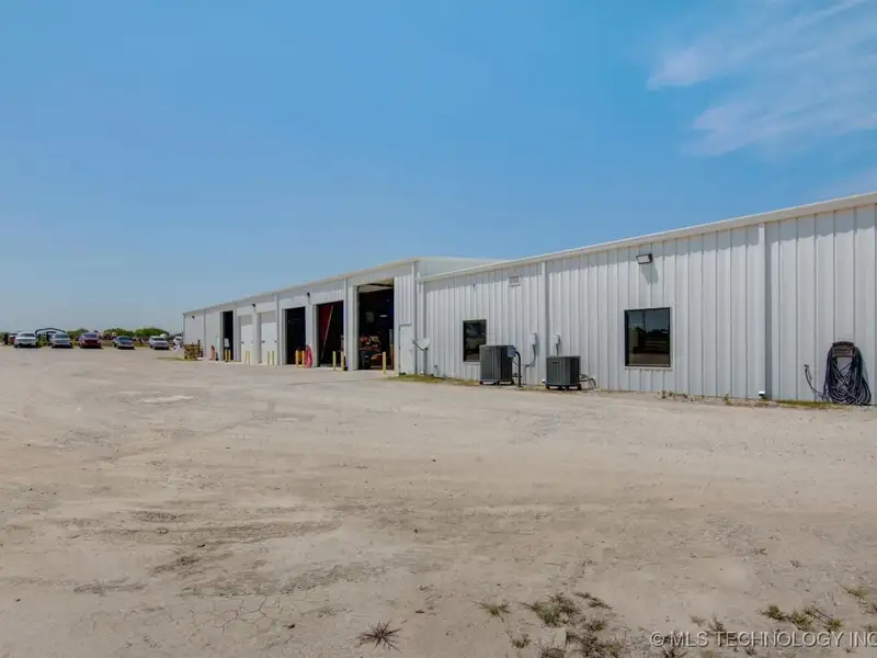 Fully Leased Office/warehouse with Nnn Lease in Prime Location, 45,000 Sf Yard Space