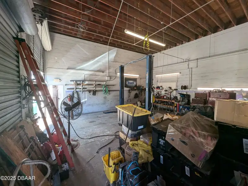 Freestanding Auto Repair Building on High Traffic Corner Lot in Mason Avenue