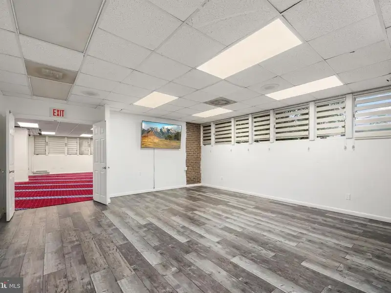 Commercial Building for Sale in Annandale - 8,202 Sq. Ft., Zoned C-3, Corner Lot