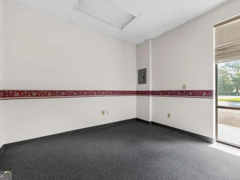 9,000 Sqft Industrial Building on 1.03 Acres in St. Marys, Ga