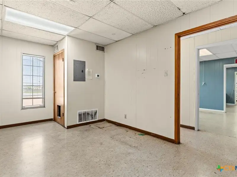 High-visibility Industrial Property with Multiple Access Points in Killeen Area