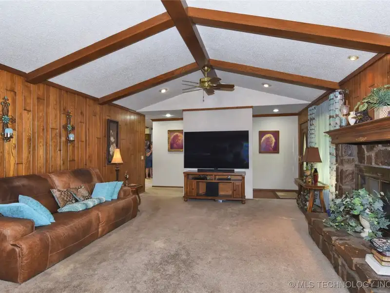 Live-work Property: 2000 Sq. Ft. Office Building with House on 1.25 Acres