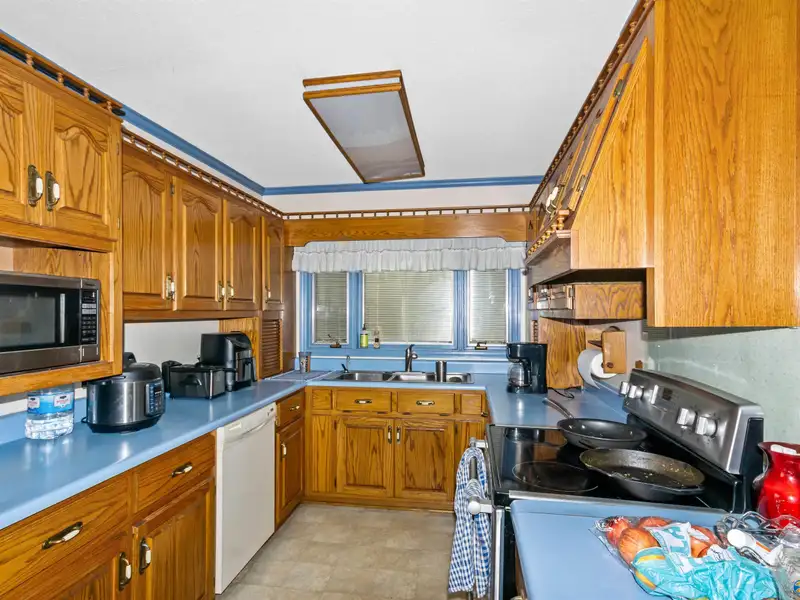 Versatile 2000 Sqft Home on 1.40 Acres in High-growth Huntsville Area