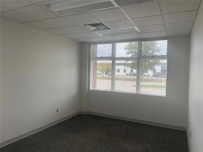 Well-maintained Office Building in Hiawatha Office Park with Ample Parking and Signage