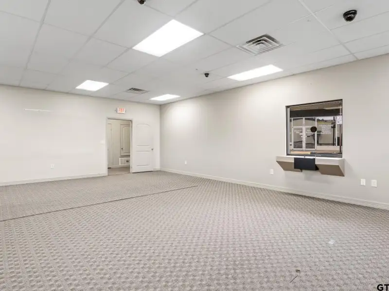 High-traffic Commercial Building in Downtown Pittsburg, Tx - 1,500 Sf