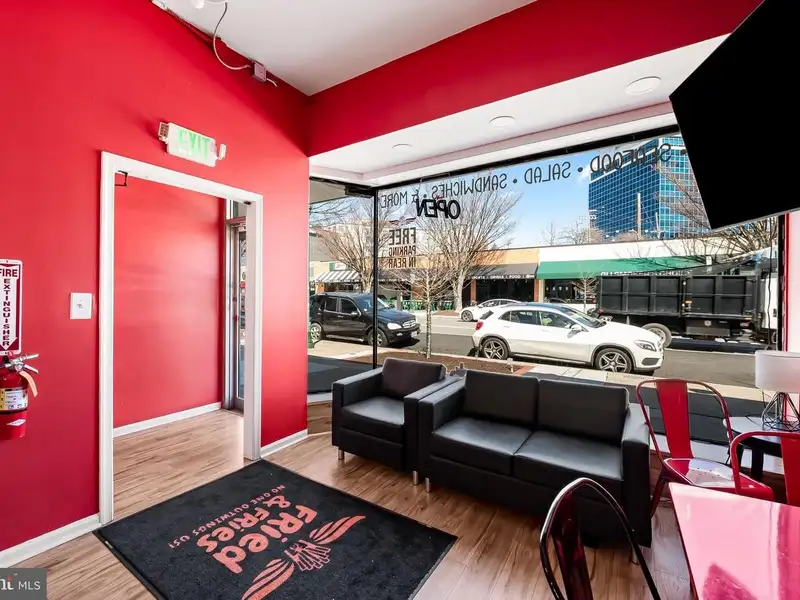 Two Storefronts in Towson: Restaurant and Vacant Space for Lease