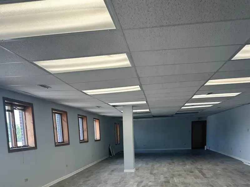 Spacious 1800 Sf 2nd Floor Unit with Open Floor Plan and Private Parking