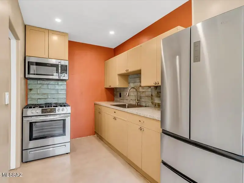 Fully Renovated Multi-family Property in Miramonte Neighborhood with 6 Apartments