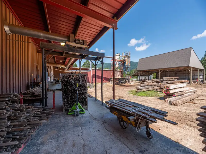 Mixed-use Industrial Property with Office, Storage, and Apartments in Bethel, Nc