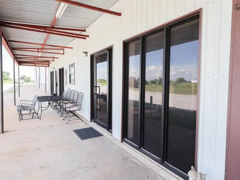 Commercial Property with Office, Living Quarters, and Warehouses in Wichita Falls Area