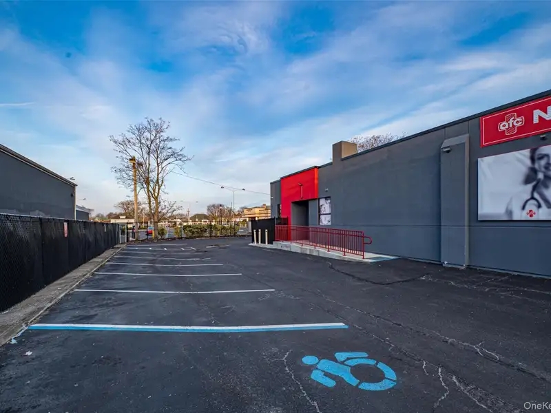 Brand-new Medical Building in Prime Location with State-of-the-art Facilities