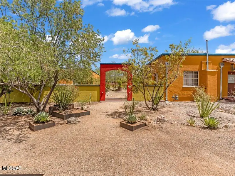 Fully Renovated Multi-family Property in Miramonte Neighborhood with 6 Apartments