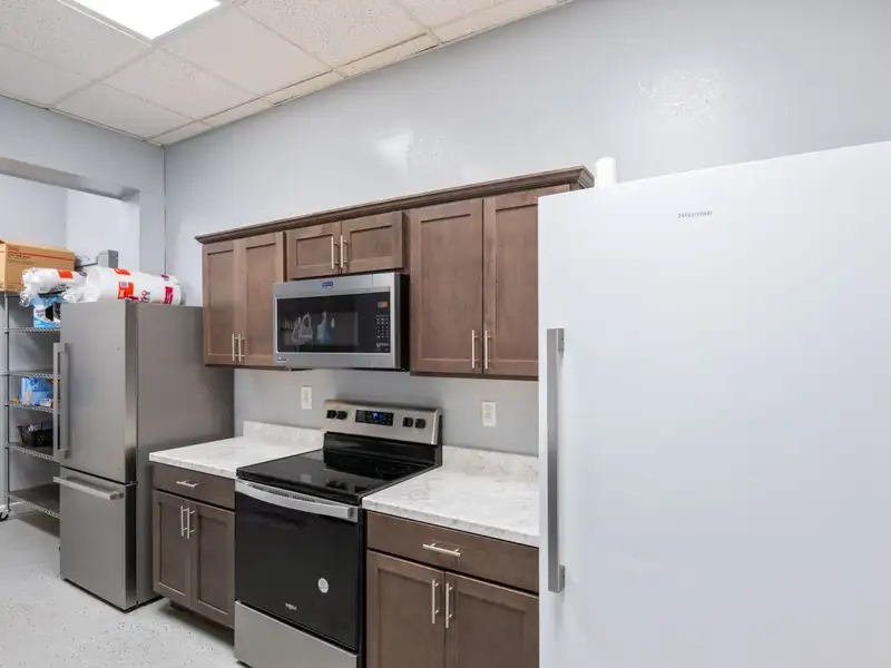Versatile 2400 Sq Ft Commercial Building in Scotts Hill with Expansion Potential